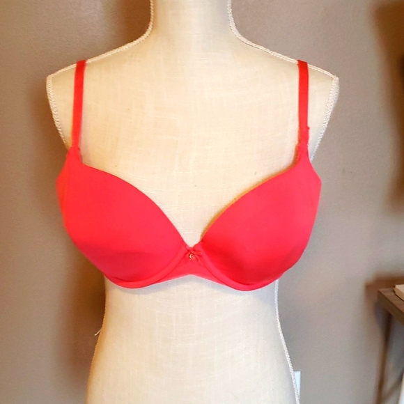 Victoria's Secret Other - Victoria's Secret lined demi